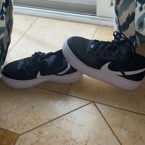 😎EUC😎NIKE Women’s Platform Sneaker/Athletic Shoe
